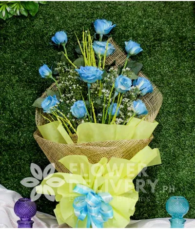 1 Dozen Blue Roses Spray (Arm Bouquet) 1 Dozen Blue Roses Spray (Arm Bouquet)