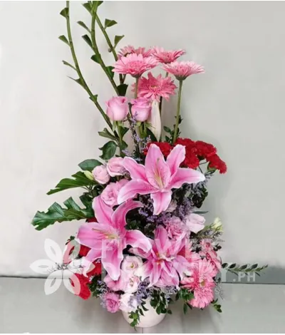 Vertical Pink and Red Flowers Vertical Pink and Red Flowers