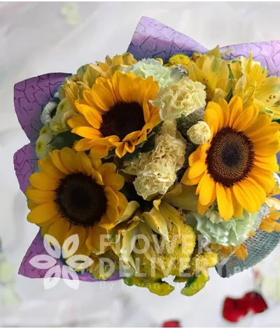 Yellow Bouquet of 3 Sunflowers Yellow Bouquet of 3 Sunflowers