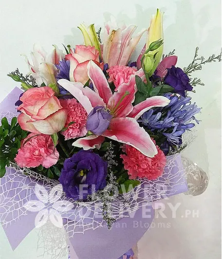 Elegant Bouquet of Pink and Lavender Flowers