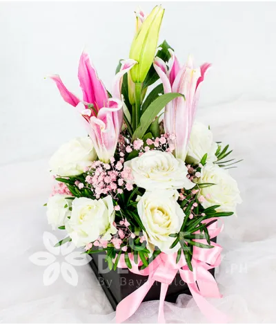 A Square Box of 1 Dozen White Roses with Stargazer A Square Box of 1 Dozen White Roses with Stargazer