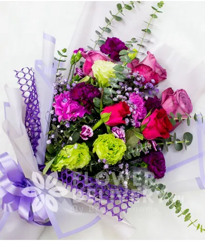 Charming Bouquet of Mixed Roses