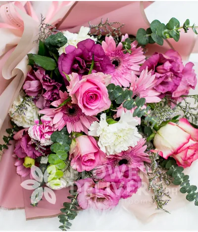 Elegant Mix Bouquet of Imported Roses Elegant Mix Bouquet of Imported Roses