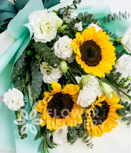 Pretty Bouquet of 3 Sunflowers
