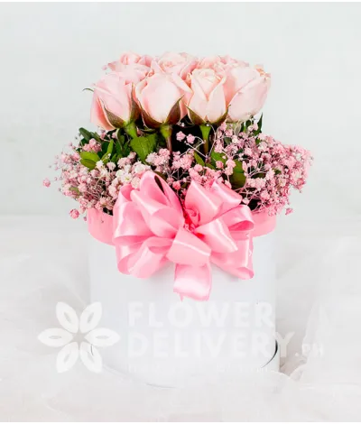 Pretty Pink Roses in a Round Box Pretty Pink Roses in a Round Box
