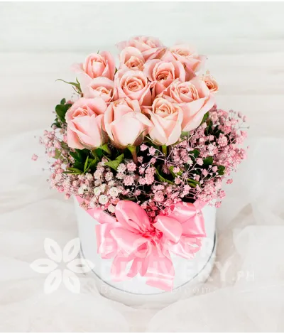 Pretty Pink Roses in a Round Box Pretty Pink Roses in a Round Box