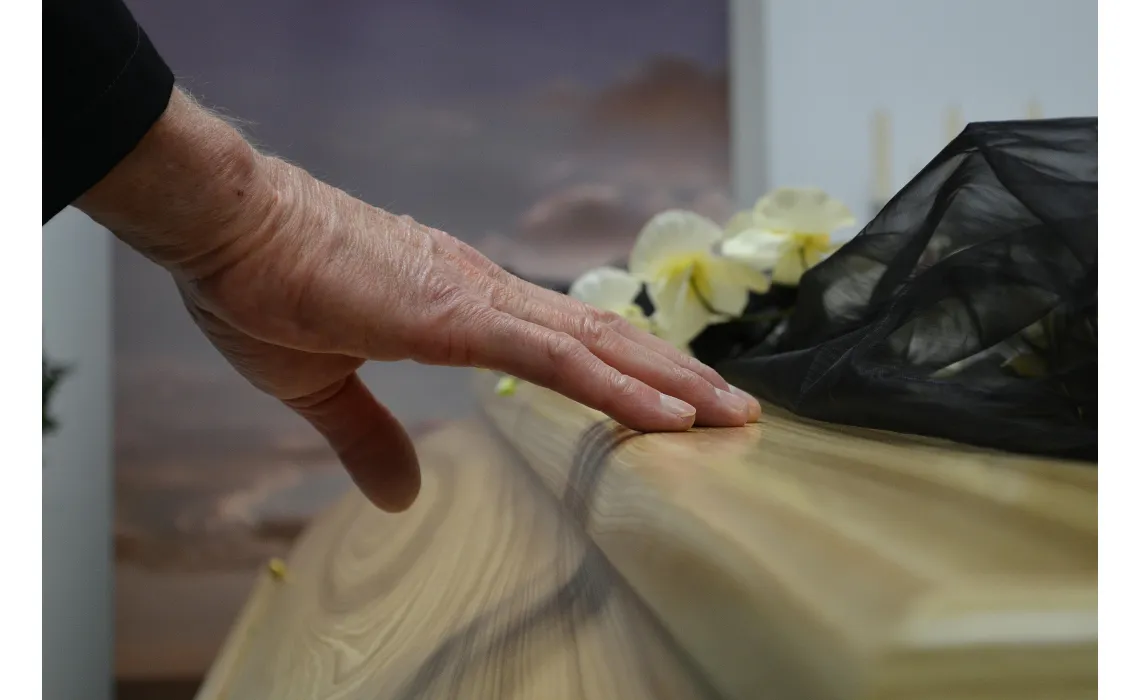 The Meaning and Importance of Funeral Flowers: Choosing the Right Tribute with FlowerDelivery.ph